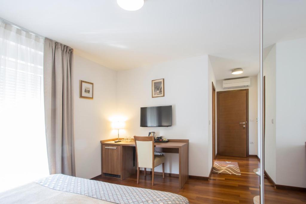 TV a/nebo společenská místnost v ubytování Residence Villa Karda