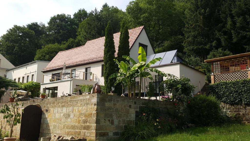 a large white house with a brick wall at Ferienwohnung Oberposta in Pirna