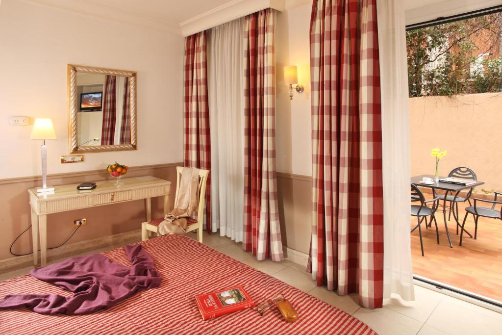 Postel nebo postele na pokoji v ubytování Hotel Villa Glori