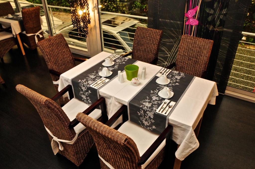A seating area at Hotel Anapaya
