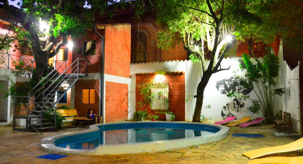 Πισίνα στο ή κοντά στο El Viajero Asuncion Hostel & Suites
