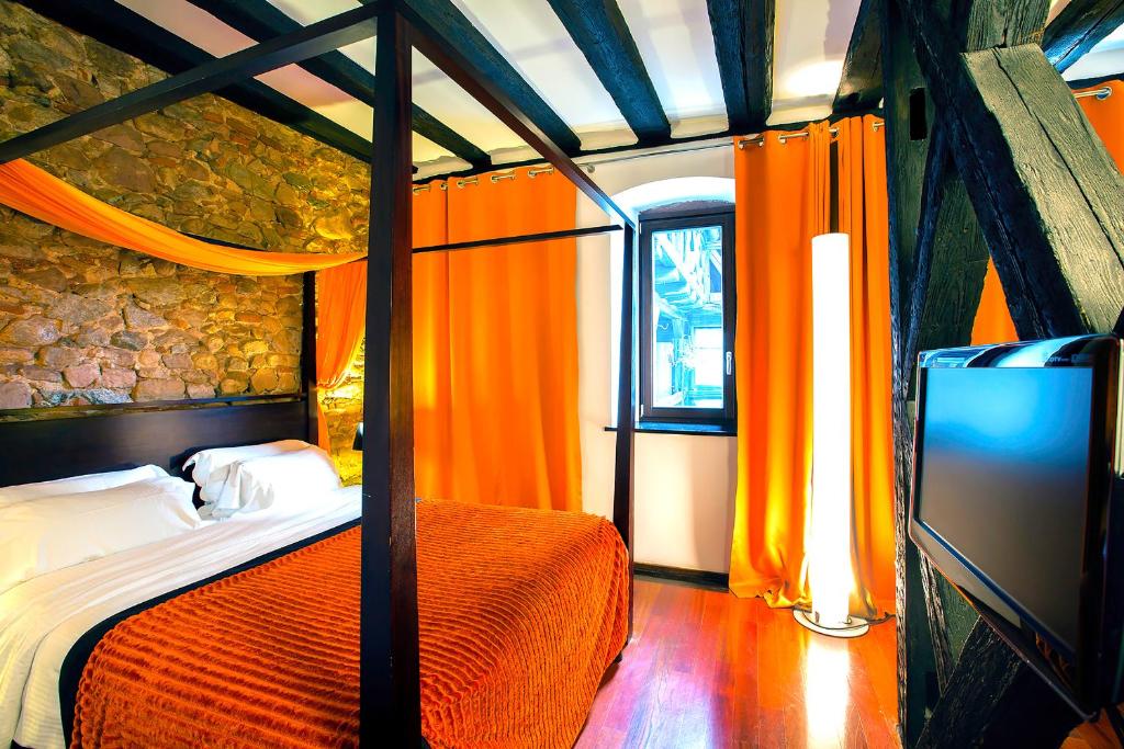 Postel nebo postele na pokoji v ubytování Le B. Suites, Chambres & Restaurant