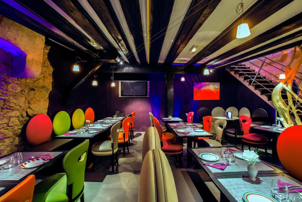 Posezení v ubytování Le B. Suites, Chambres & Restaurant