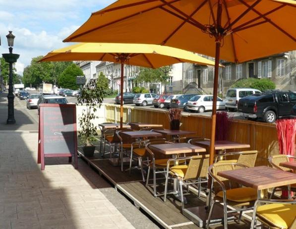 Fotografie z fotogalerie ubytování Hôtel du Commerce v destinaci Semur-en-Auxois