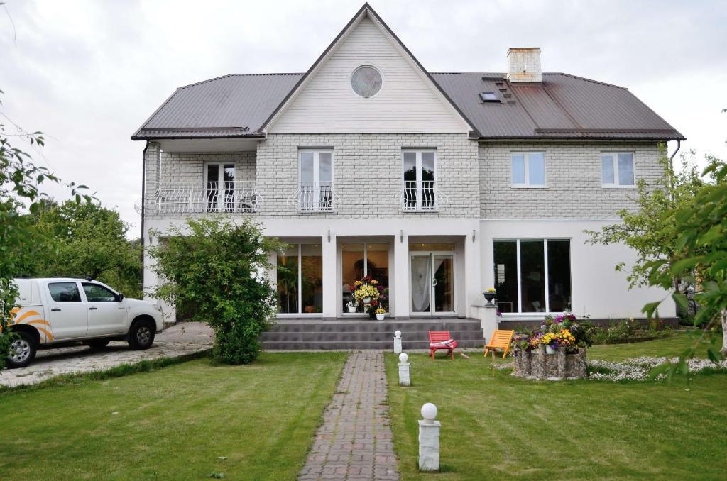 Aed väljaspool majutusasutust Oti Guesthouse