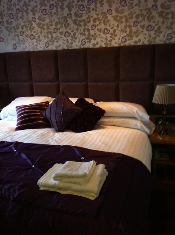Postel nebo postele na pokoji v ubytování The Royal Hotel