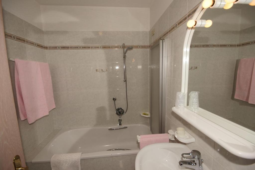 Koupelna v ubytování Hotel Villa Mozart