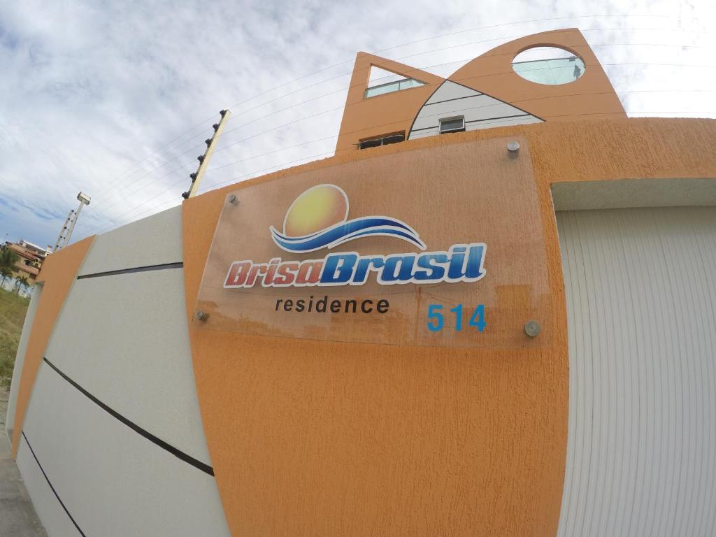 a sign for a fast food restaurant on the side of a building at Brisa Brasil Residence in Fortaleza