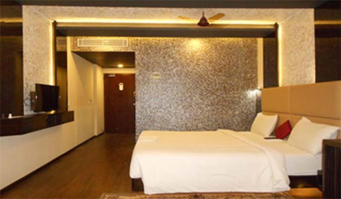 Postel nebo postele na pokoji v ubytování Hotel Sriram JB Residency