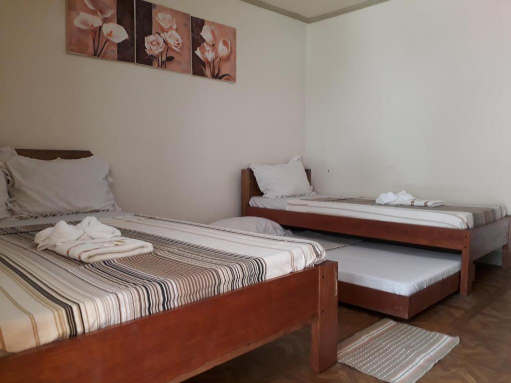 Postel nebo postele na pokoji v ubytování Krizma Inn