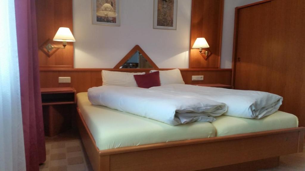 Postel nebo postele na pokoji v ubytování Landhaus Aggenstein
