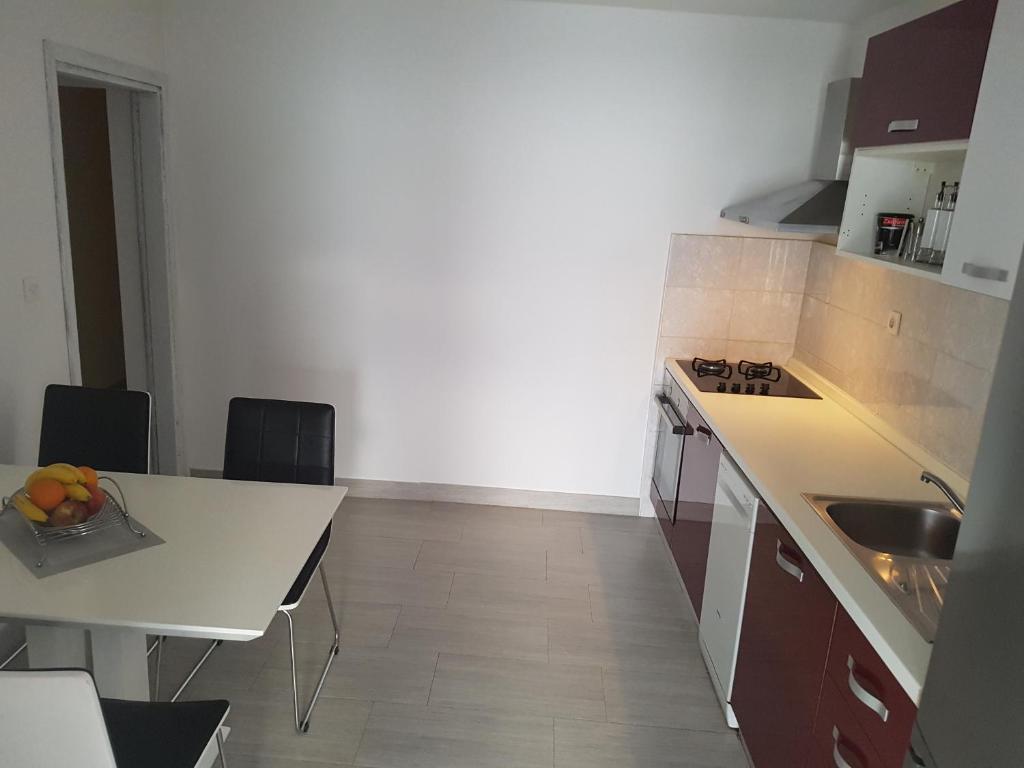 Kuchyňa alebo kuchynka v ubytovaní Zorić Apartments & Rooms