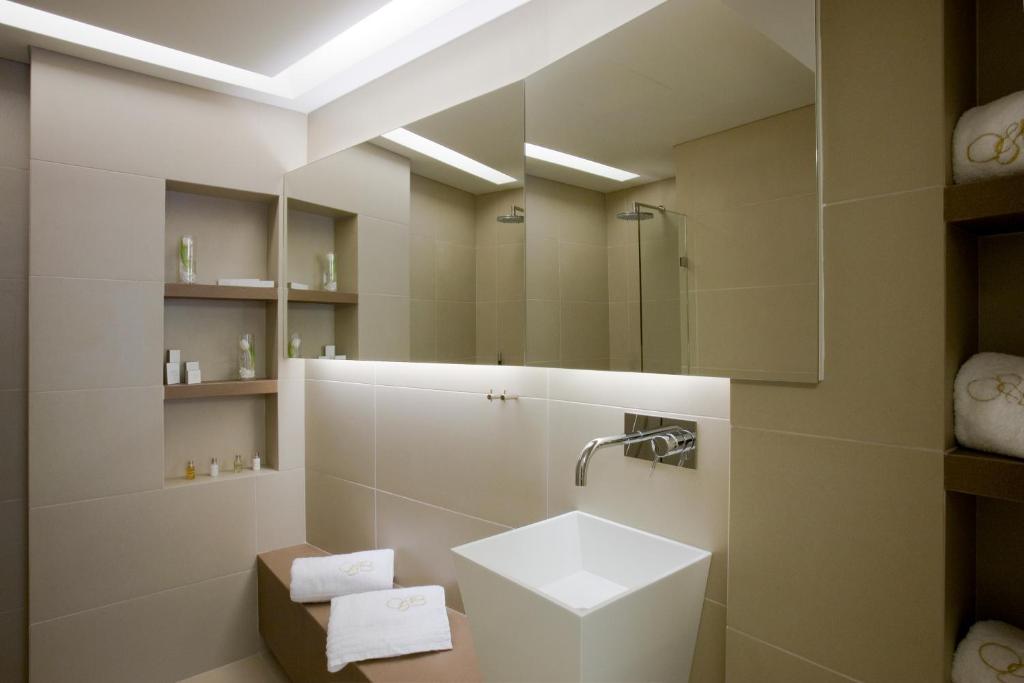 Kúpeľňa v ubytovaní O&B Athens Boutique Hotel