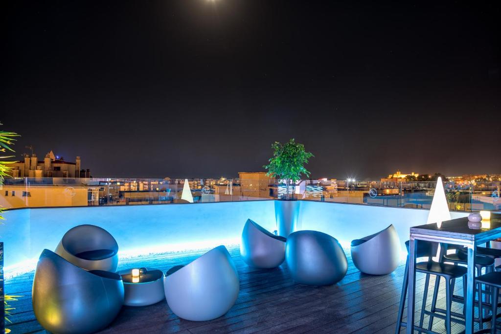 Bazén v ubytování Veramar Aparthotel nebo v jeho okolí
