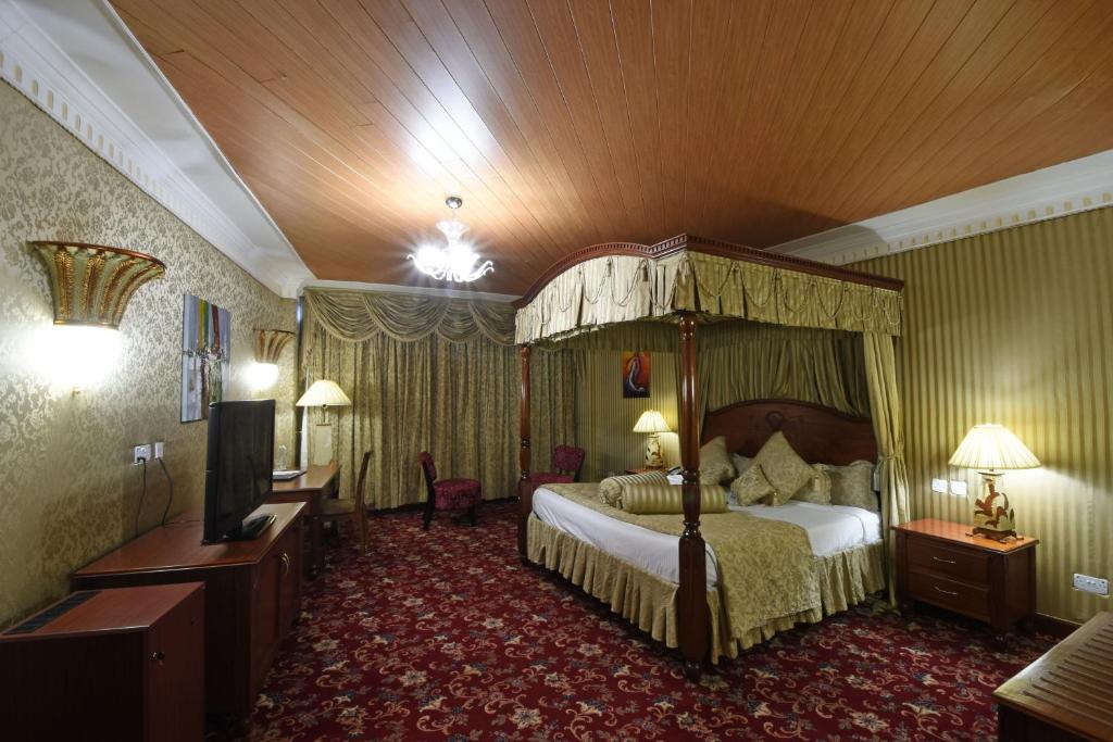Imperial Resort Beach Hotel tesisinde bir odada yatak veya yataklar