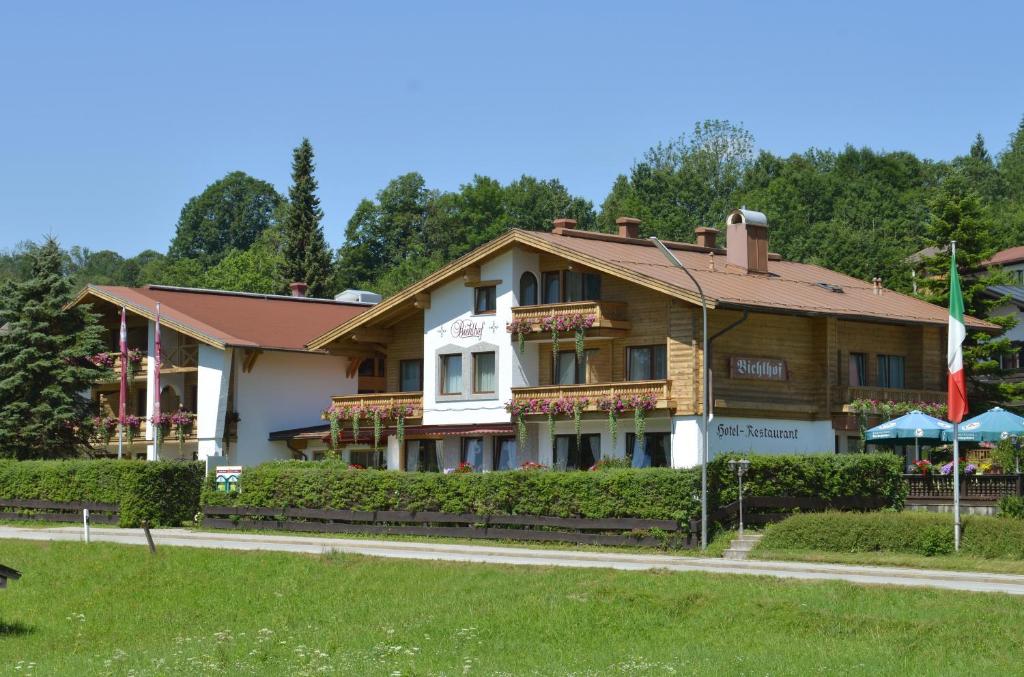 a guest house at the side of the road at Hotel Bichlhof in Reit im Winkl