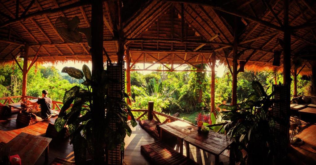 Zahrada ubytování Oasis Koh Chang
