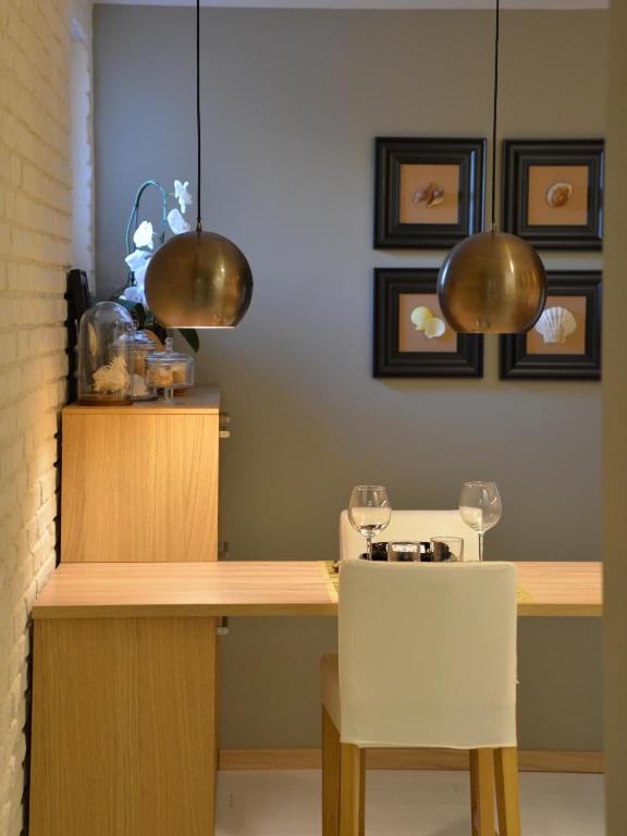 QB/four - One-Bedroom Apartment