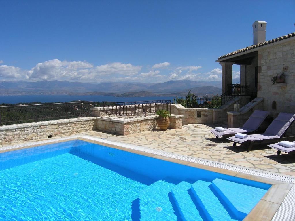 A general mountain view or a mountain view taken from A villát