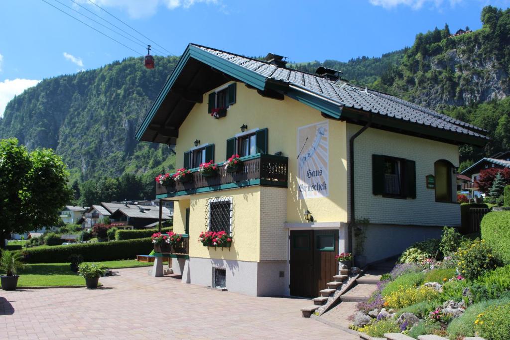 a small house with flowers on the balcony at Haus Bruschek in Sankt Gilgen