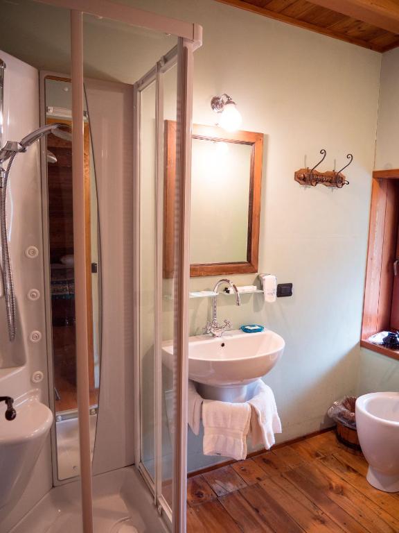 Koupelna v ubytování Albergo Montagna Di Luce