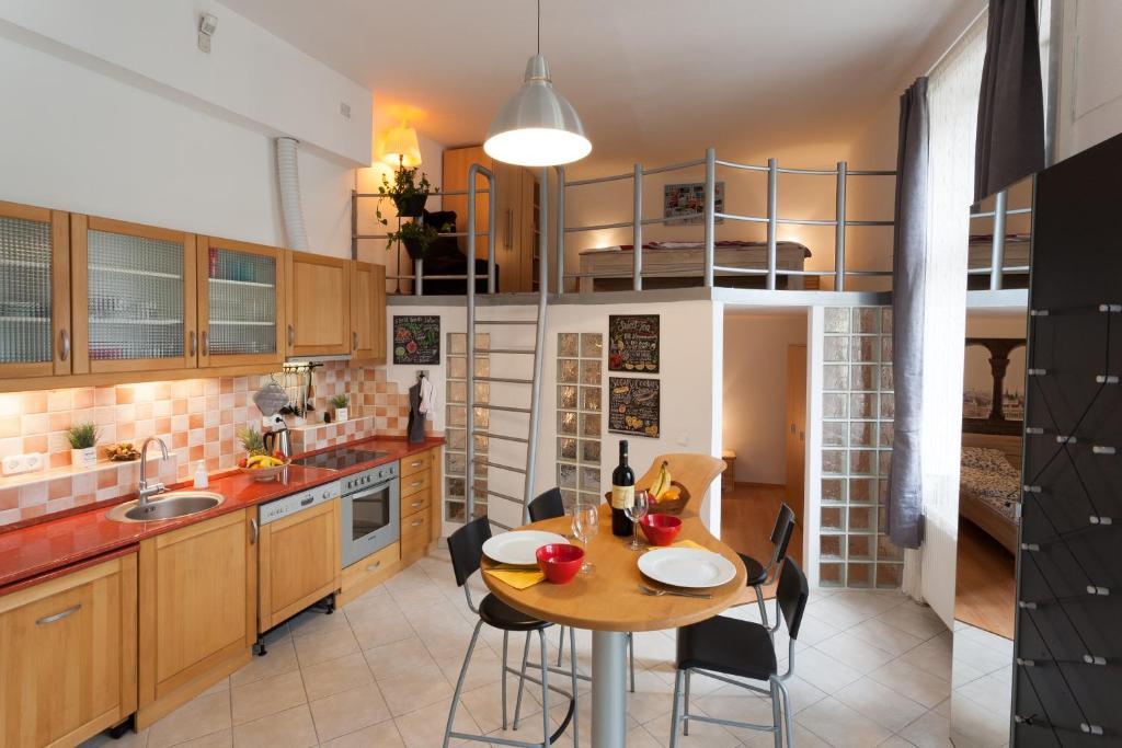 Kuchyň nebo kuchyňský kout v ubytování Feel at home Apartment