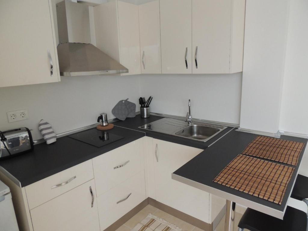 Kuchyň nebo kuchyňský kout v ubytování Apartment la Puntilla del Mar