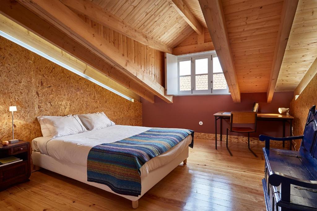 Fence Houses - Loft