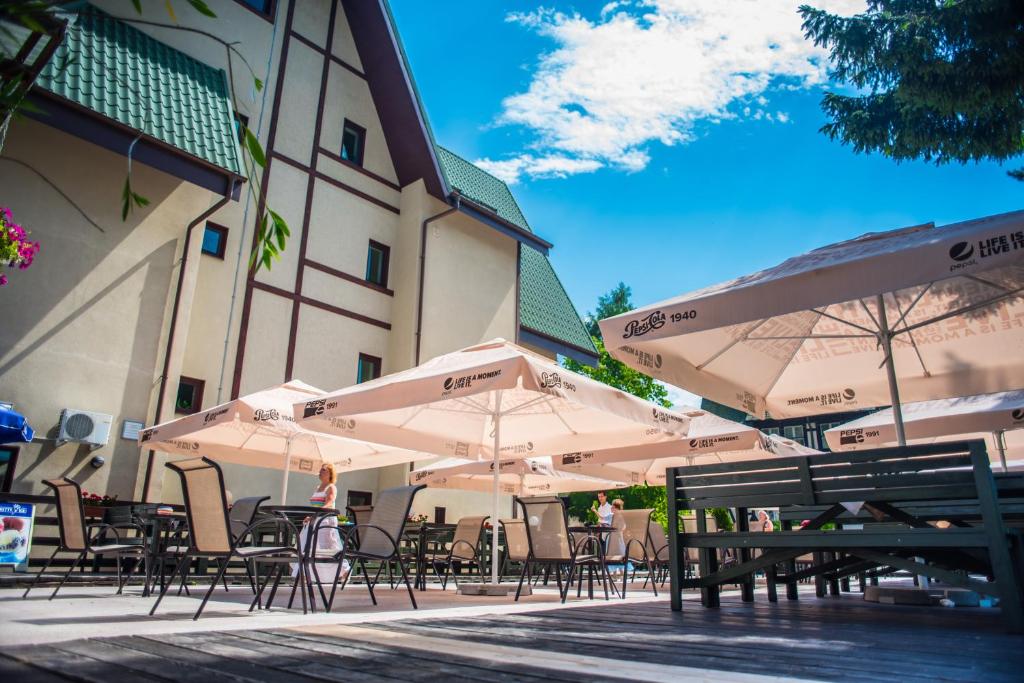 Nespecifikovaný výhled na hory nebo výhled na hory při pohledu z hotelu