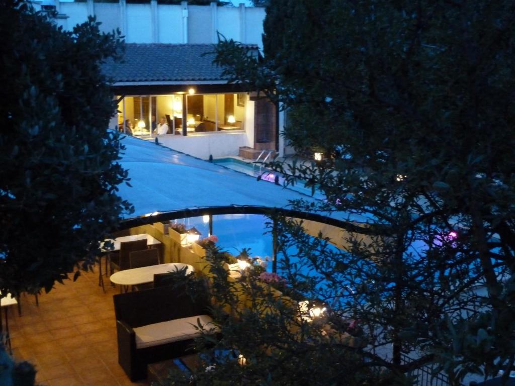 Fotografie z fotogalerie ubytování Logis Hôtel - Restaurant Résidence Les Cèdres v destinaci Villeneuve-lès-Avignon