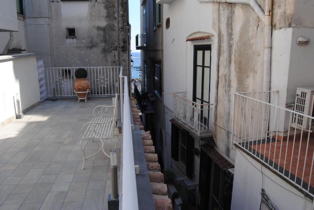 A balcony or terrace at Scirocco - amazing flat with terrace in the Center