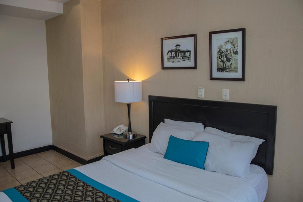 Postel nebo postele na pokoji v ubytování Hotel Colonial