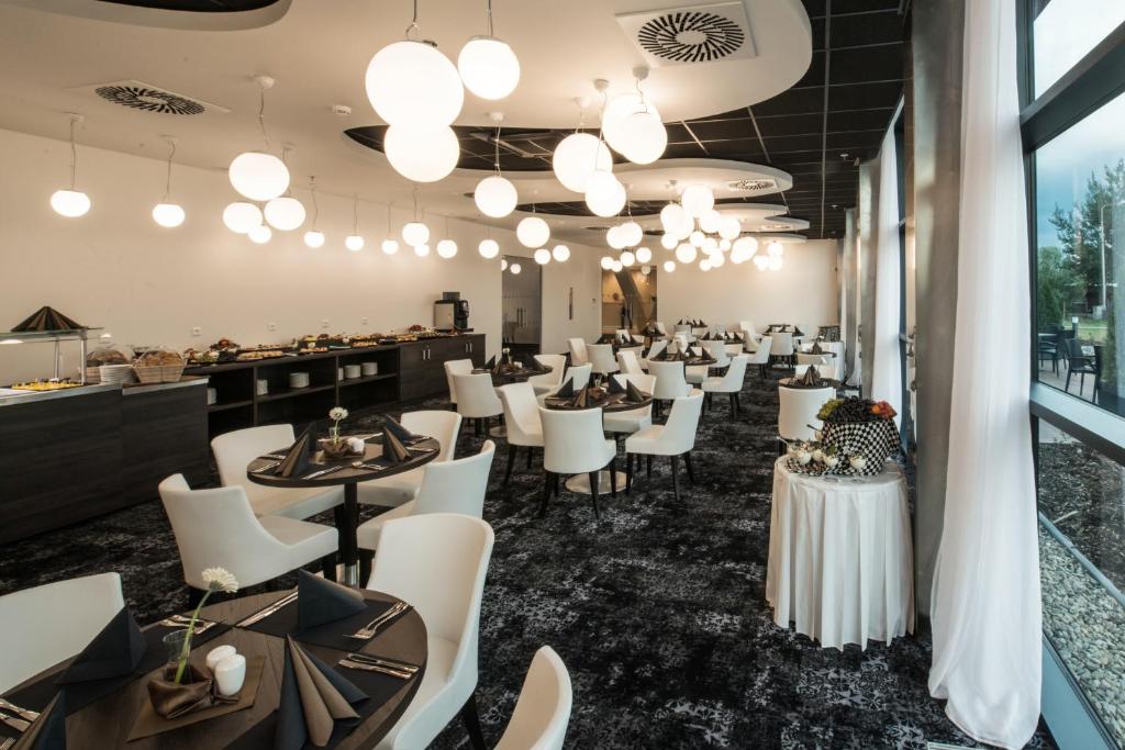 Restaurace v ubytování Grid Hotel