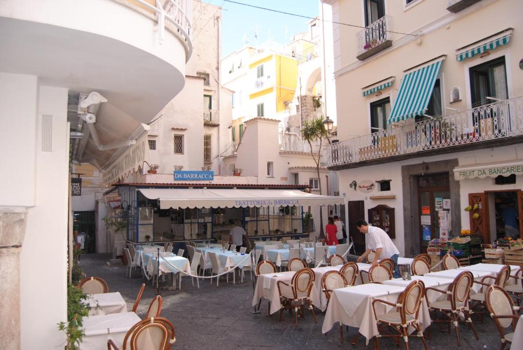 A restaurant or other place to eat at Scirocco - amazing flat with terrace in the Center