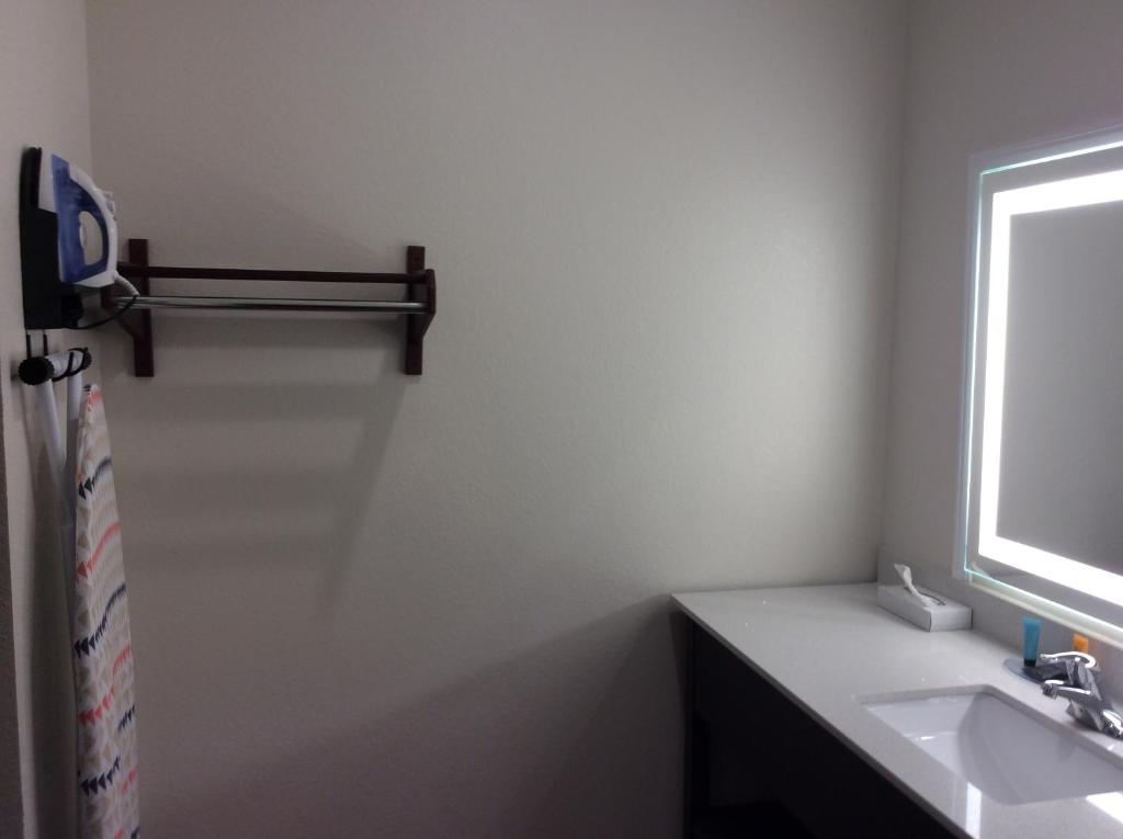 Regency Inn & Suites- NW Houston - Standaard King Room - Roken