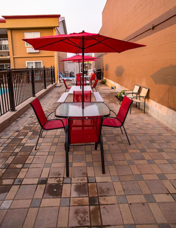 Balkón nebo terasa v ubytování Sahara Courtyard Inn Penticton