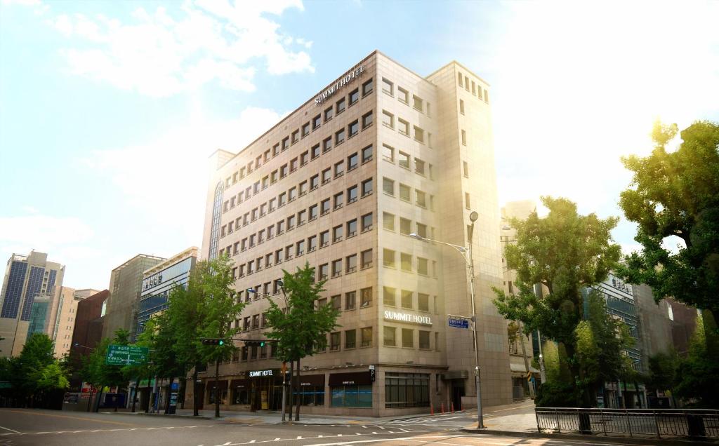 a tall white building on a city street at Summit Hotel Seoul Dongdaemun in Seoul
