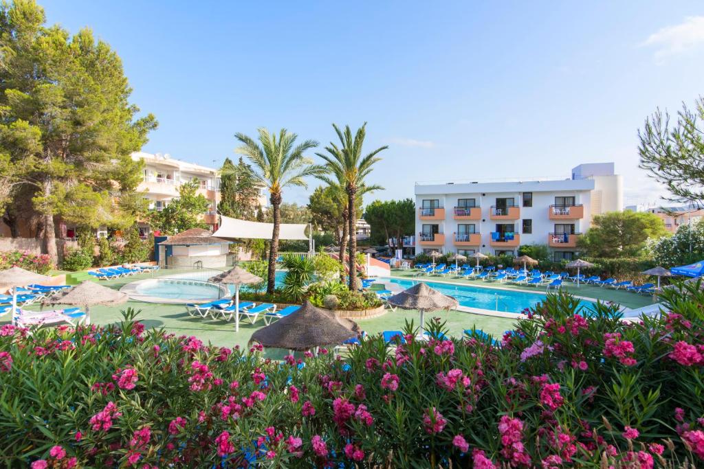azuLine Hoteles Mar Amantis & II, Bahia de Sant Antoni ...