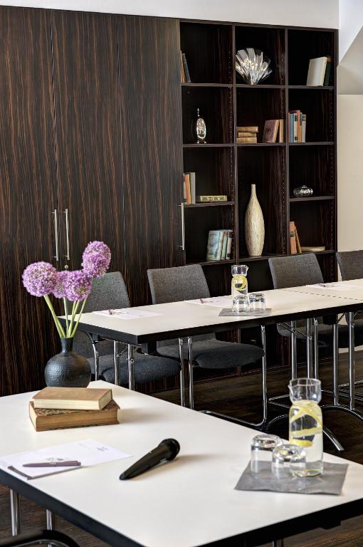 Hotel AMANO Düsseldorf - Resim 17