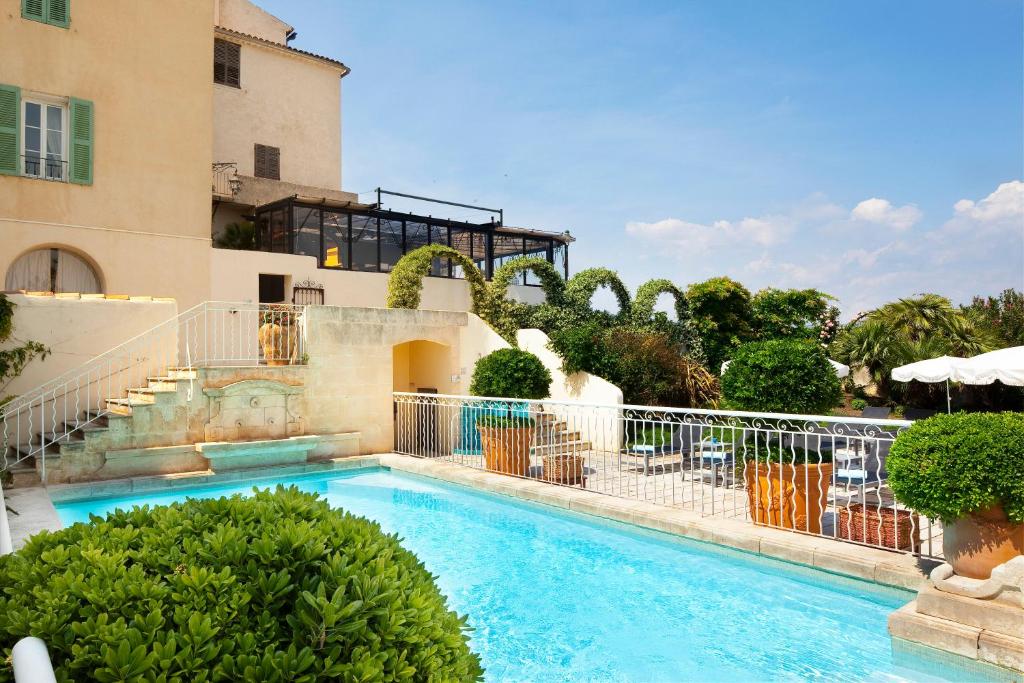 Bazén v ubytování Maison Bérard Hôtel - Restaurant - Spa nebo v jeho okolí