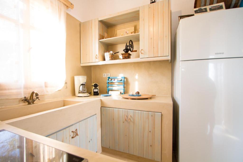 Kuchnia lub aneks kuchenny w obiekcie Mera Beachfront House - Falasarna