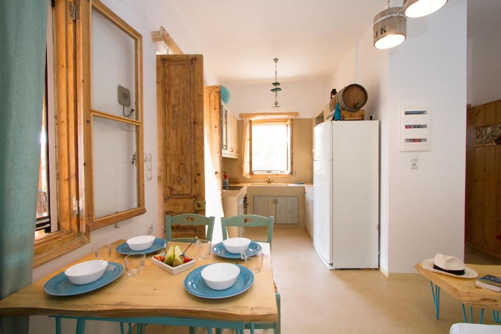 Kuchnia lub aneks kuchenny w obiekcie Mera Beachfront House - Falasarna