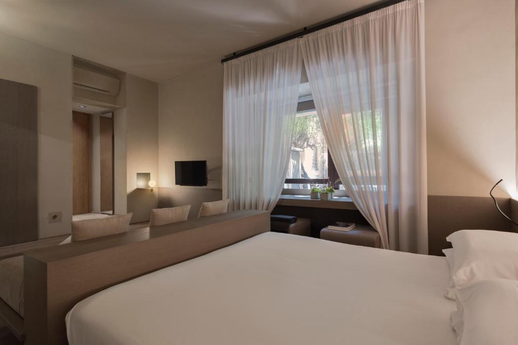 Llit o llits en una habitació de Hotel dei Barbieri