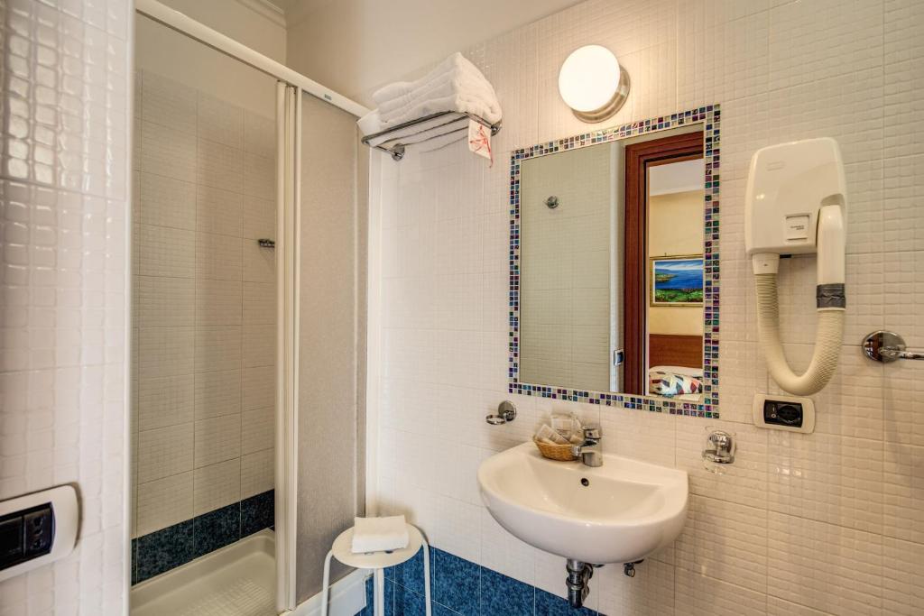 Hotel Maryelen - Resim 31