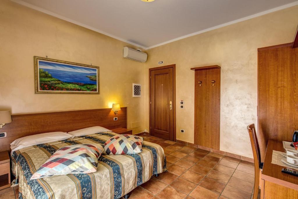 Posteľ alebo postele v izbe v ubytovaní Hotel Maryelen