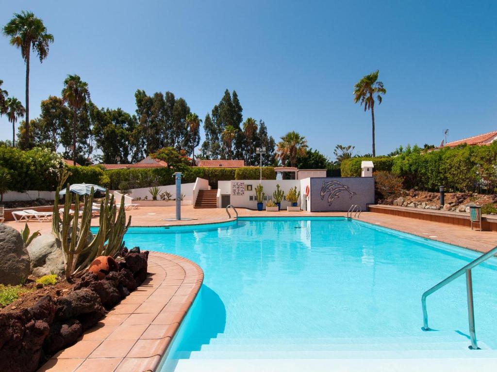 Bazén v ubytování Bungalow with terrace in Maspalomas DS50 nebo v jeho okolí