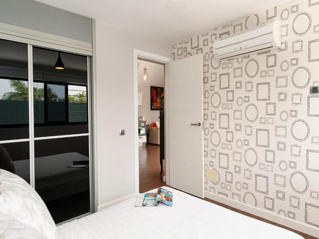Postel nebo postele na pokoji v ubytování Bungalow with terrace in Maspalomas DS50