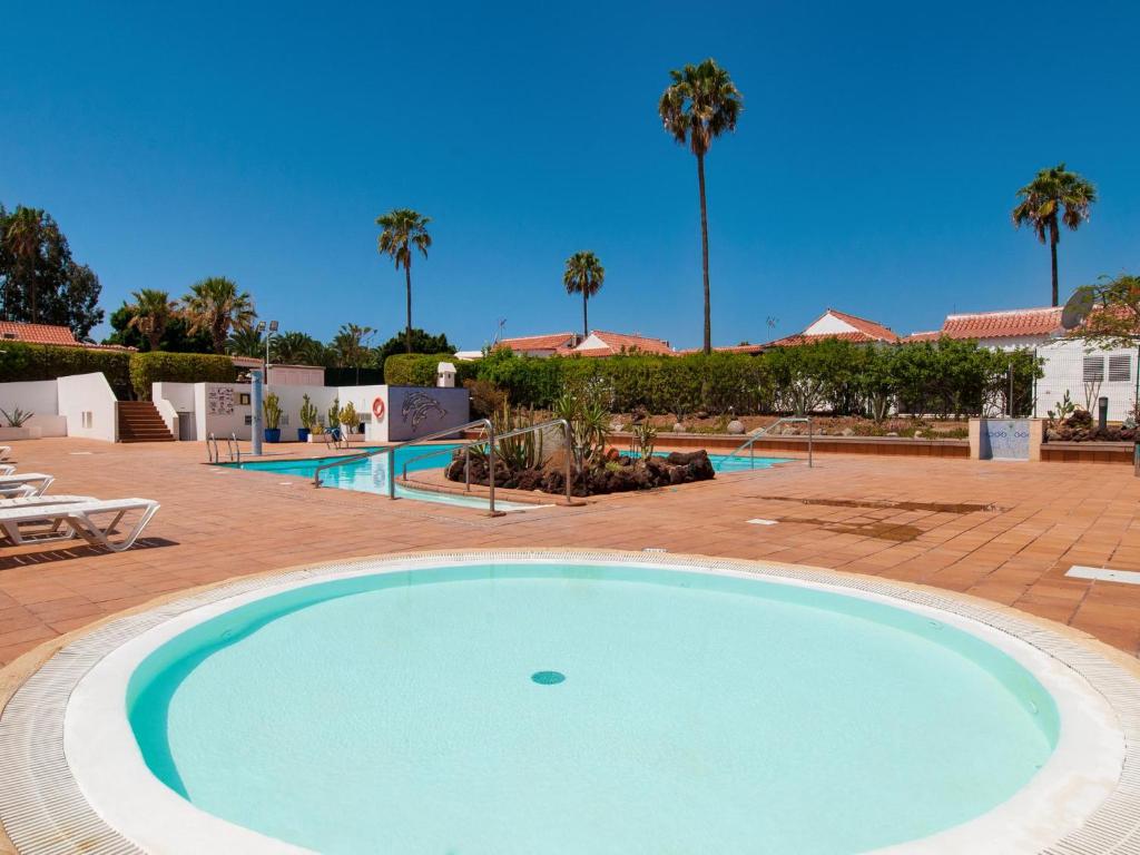Bazén v ubytování Bungalow with terrace in Maspalomas DS50 nebo v jeho okolí