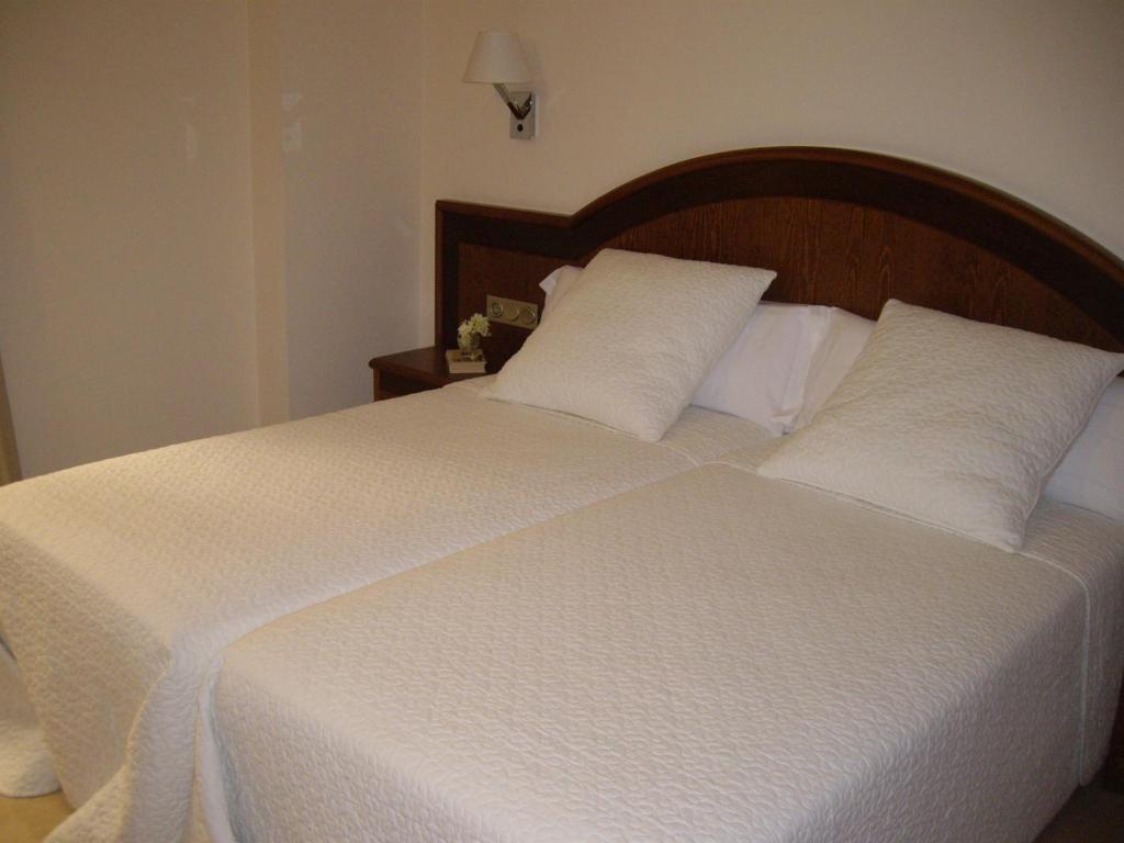 Postel nebo postele na pokoji v ubytování Hotel San Sebastián Hospedería