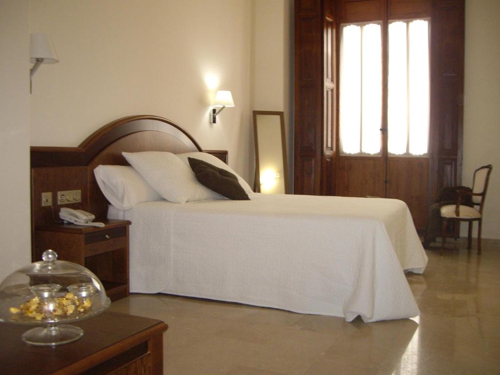 Postel nebo postele na pokoji v ubytování Hotel San Sebastián Hospedería